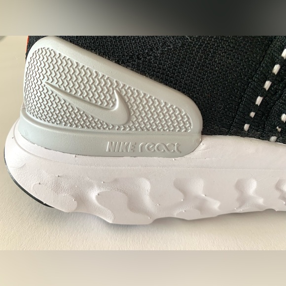 NWT, new in box, Nike’s React Phantom Run FK (Flyknit) 2. - Picture 9 of 12